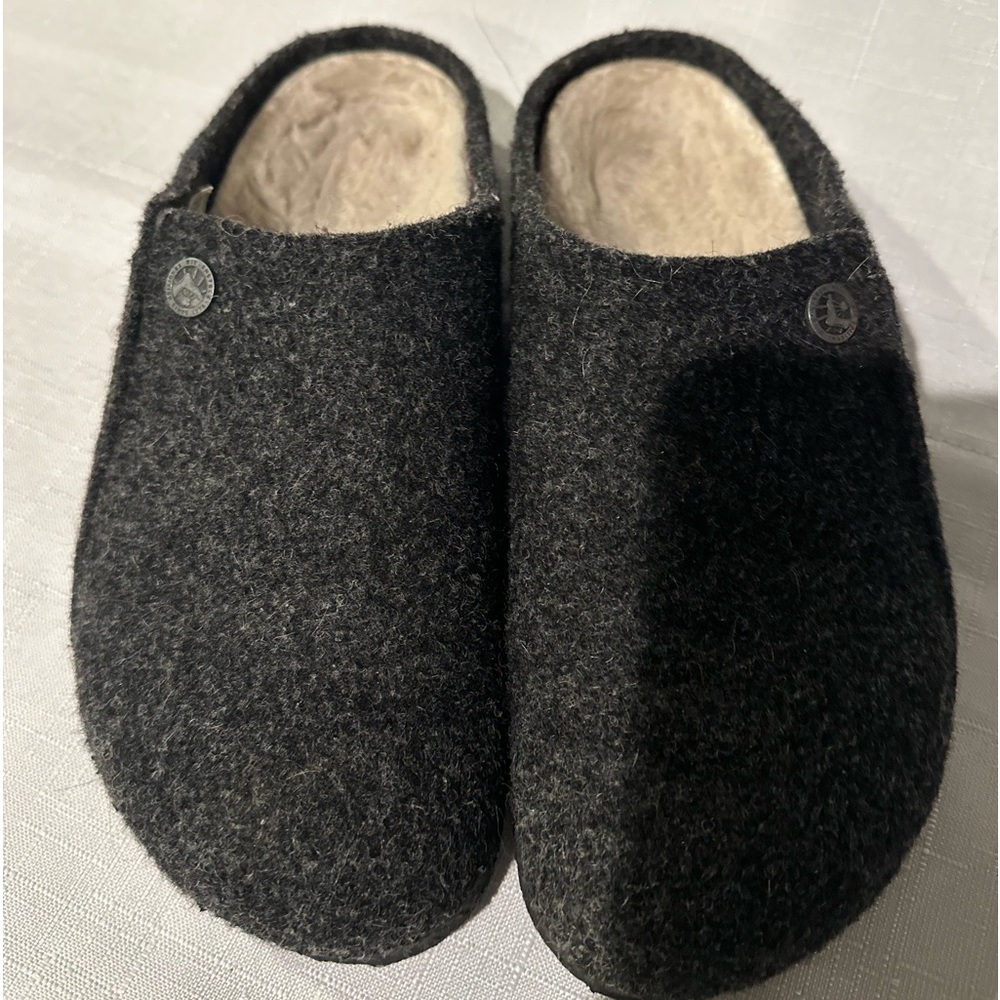Womens Size 38 7-7.5 US Birkenstock clogs